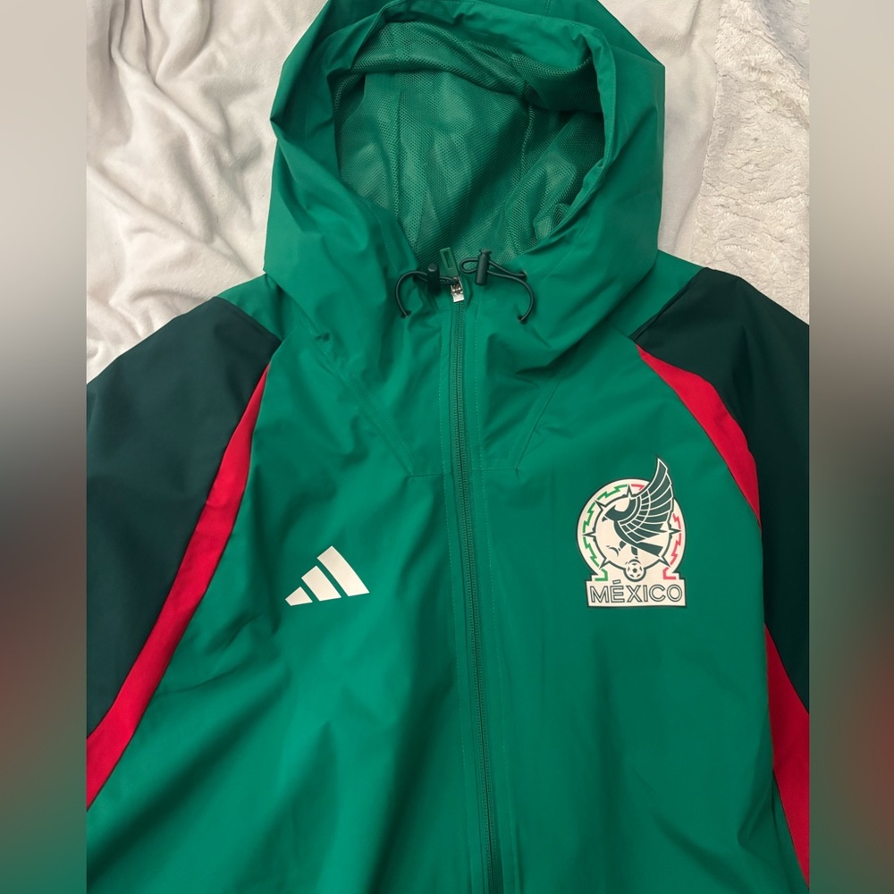 Authentic Adidas México Jacket
Size L
not firm on price!